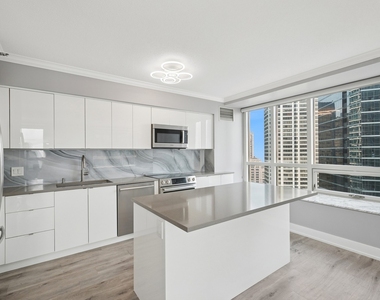 512 N Mcclurg Court - Photo Thumbnail 8