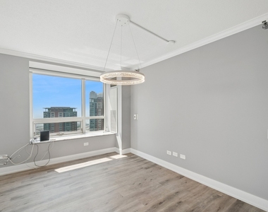 512 N Mcclurg Court - Photo Thumbnail 5