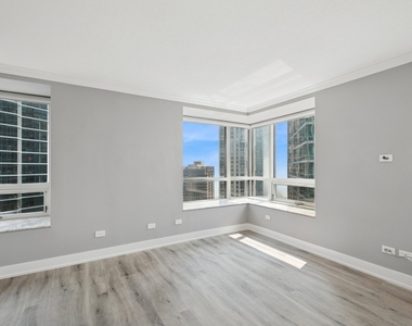 512 N Mcclurg Court - Photo Thumbnail 4