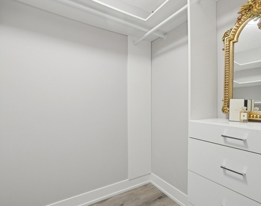512 N Mcclurg Court - Photo Thumbnail 14