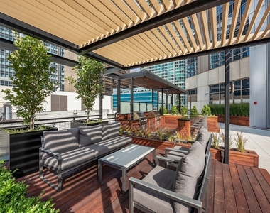 512 N Mcclurg Court - Photo Thumbnail 23