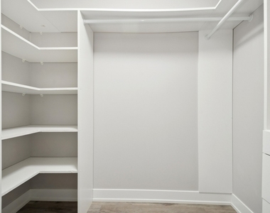 512 N Mcclurg Court - Photo Thumbnail 15