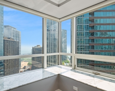 512 N Mcclurg Court - Photo Thumbnail 1