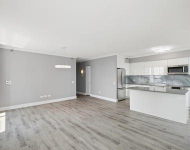 512 N Mcclurg Court - Photo Thumbnail 2