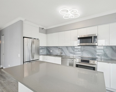 512 N Mcclurg Court - Photo Thumbnail 7