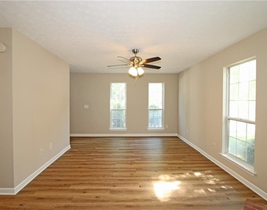 1334 Ambercrest Way - Photo Thumbnail 3
