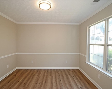 1334 Ambercrest Way - Photo Thumbnail 6