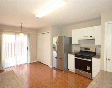 1334 Ambercrest Way - Photo Thumbnail 7