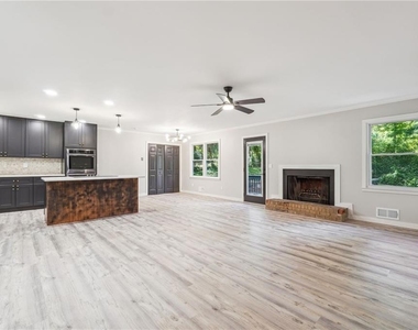 2653 Amy Court - Photo Thumbnail 3