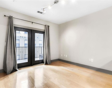 799 Hammond Drive - Photo Thumbnail 10