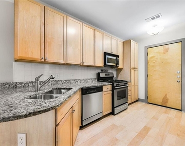 799 Hammond Drive - Photo Thumbnail 5