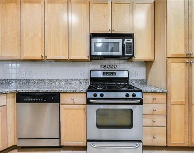 799 Hammond Drive - Photo Thumbnail 7