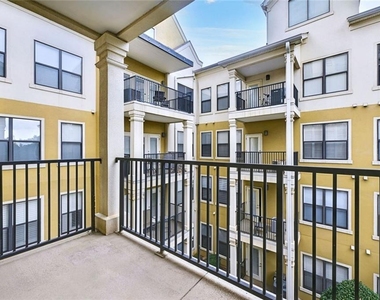 799 Hammond Drive - Photo Thumbnail 23