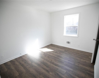 2761 Rockdale - Photo Thumbnail 6