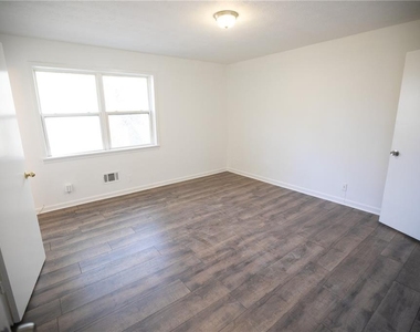 2761 Rockdale - Photo Thumbnail 20