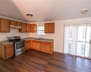 2761 Rockdale - Photo Thumbnail 3