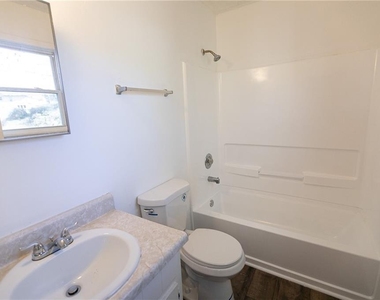 2761 Rockdale - Photo Thumbnail 18