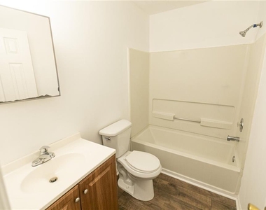 2761 Rockdale - Photo Thumbnail 5