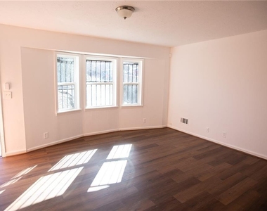 2761 Rockdale - Photo Thumbnail 10