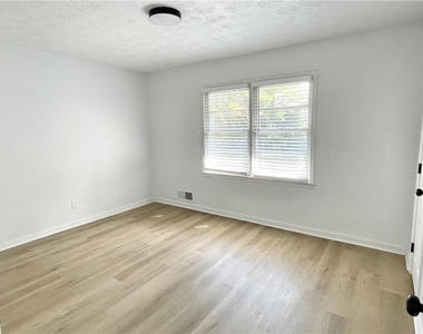 359 Mimosa Drive - Photo Thumbnail 6