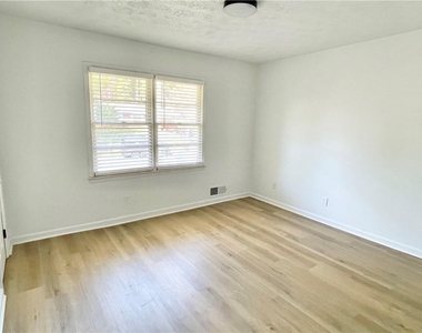 359 Mimosa Drive - Photo Thumbnail 5