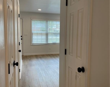 359 Mimosa Drive - Photo Thumbnail 2