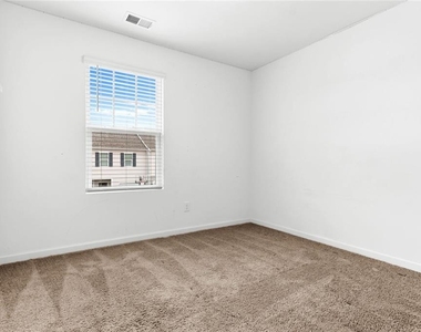 328 Penn Station Way - Photo Thumbnail 13