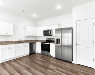 328 Penn Station Way - Photo Thumbnail 5