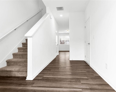328 Penn Station Way - Photo Thumbnail 1