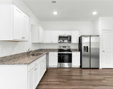 328 Penn Station Way - Photo Thumbnail 6