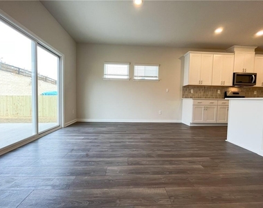 6003 Hickory Crk Ct - Photo Thumbnail 10