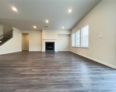 6003 Hickory Crk Ct - Photo Thumbnail 13