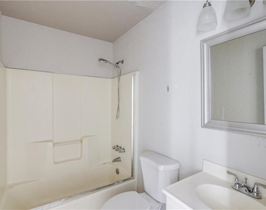 4647 Candlewyck Way - Photo Thumbnail 10