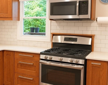 827 Turpin Avenue Se - Photo Thumbnail 5