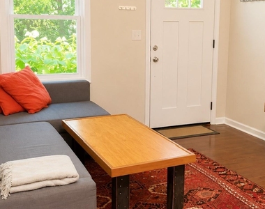827 Turpin Avenue Se - Photo Thumbnail 2