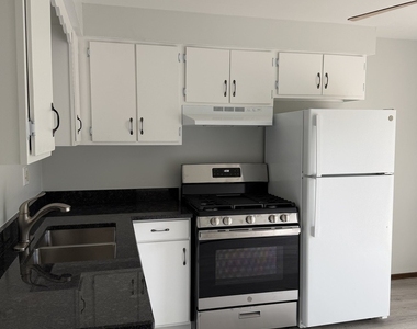 1465 Abbott Drive - Photo Thumbnail 4