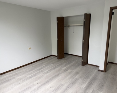 1465 Abbott Drive - Photo Thumbnail 6