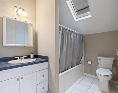 2553 N Southport Avenue - Photo Thumbnail 12