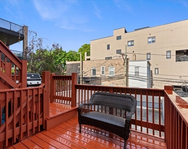 2553 N Southport Avenue - Photo Thumbnail 20