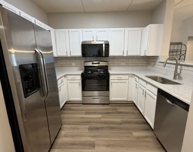 390 W Mahogany Court - Photo Thumbnail 2