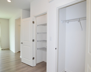 2945 Showplace Drive - Photo Thumbnail 14