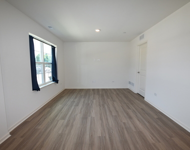 2945 Showplace Drive - Photo Thumbnail 4