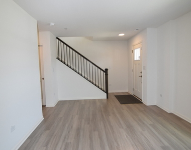 2945 Showplace Drive - Photo Thumbnail 5