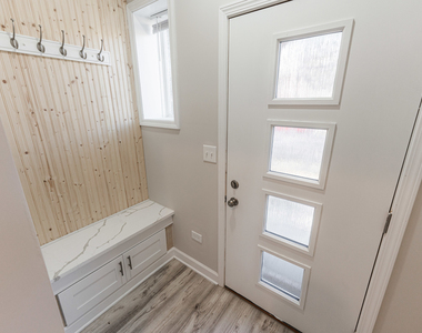 1809 Euclid Avenue - Photo Thumbnail 9