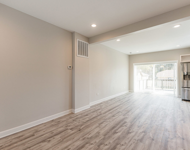 1809 Euclid Avenue - Photo Thumbnail 10