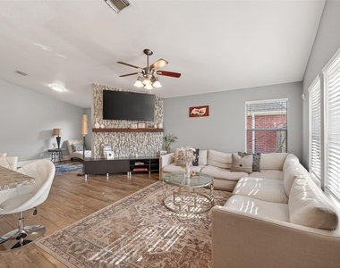 1214 Wesley Drive - Photo Thumbnail 9
