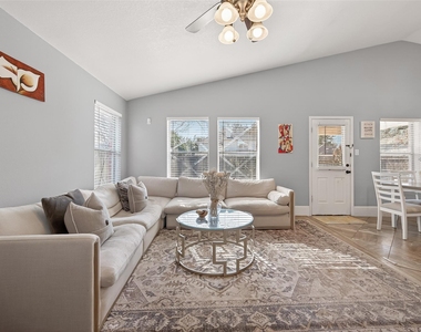 1214 Wesley Drive - Photo Thumbnail 11