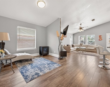 1214 Wesley Drive - Photo Thumbnail 6