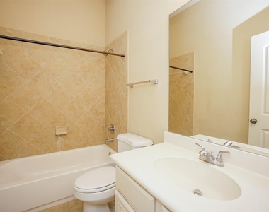 2910 Fair Chase Dr - Photo Thumbnail 16