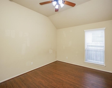 2910 Fair Chase Dr - Photo Thumbnail 15